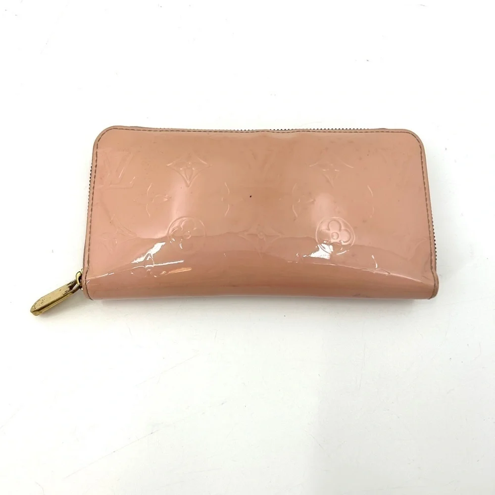 LOUIS VUITTON Light Pink Vernis Monogram Patent Leather Shiny Zippy Wallet
